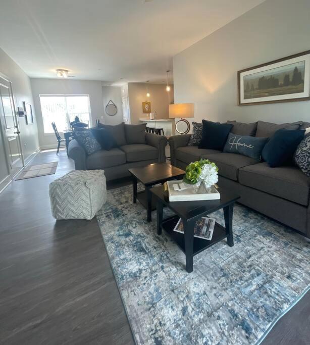 Main Floor 2 Bedroom Condo In Bettendorf Eksteriør bilde